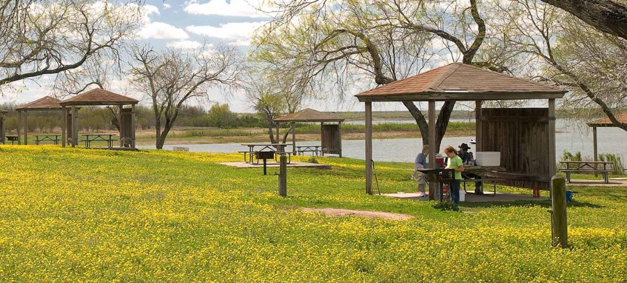 Bass Inn - Choke Canyon National Park Simmons Экстерьер фото